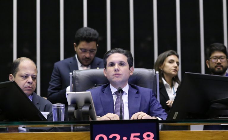 Aprovado projeto que amplia faixa de isenção do Imposto de Renda (IR) Fonte: Agência Câmara de Notícias