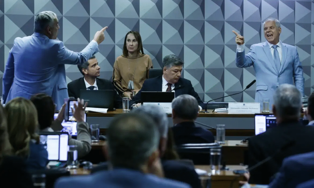 Ex-presidente do INSS, Alessandro Stefanutto, disse à CPMI que avisou PF e Polícia Civil sobre fraudes em aposentadorias meses antes do escândalo e não obteve retorno Foto: Agência Brasil