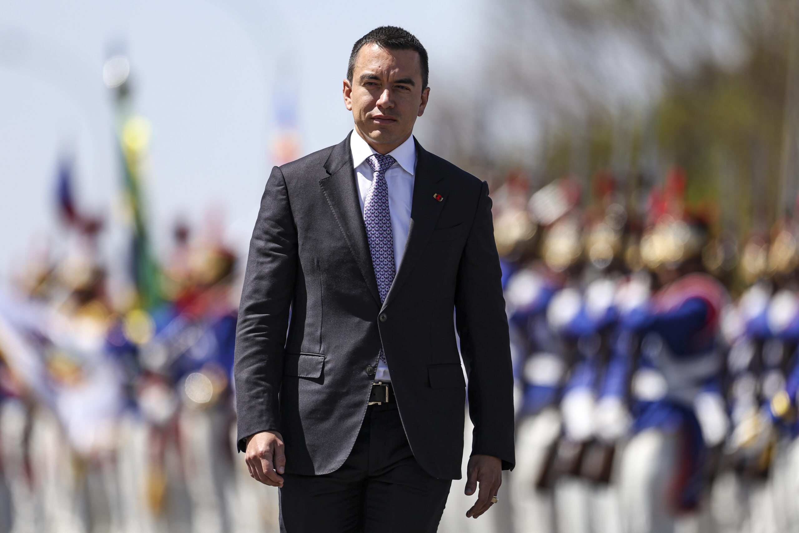 A Presidência da República do Equador classificou o ato como uma tentativa de assassinato e anunciou que os responsáveis responderão criminalmente. 