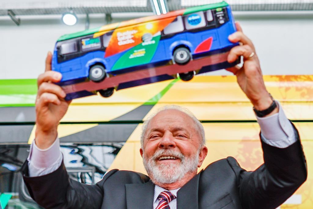 Lula quer tarifa zero nos ônibus para se reeleger em 2026