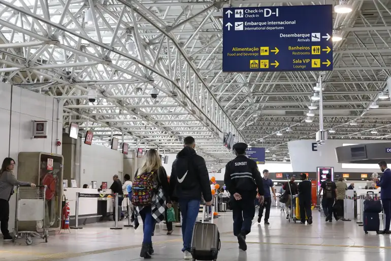 Megaoperação no Rio gera flexibilização de voos: Gol, Latam e Azul permitem remarcações e reembolsos para passageiros afetados Foto:Fernando Frazão/Agência Brasil