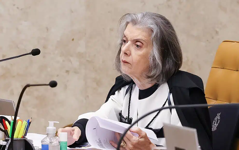 Cármen Lúcia afirma que estaria presa caso o golpe tivesse sido concretizado e justifica julgamento de tentativa golpista pelo STF