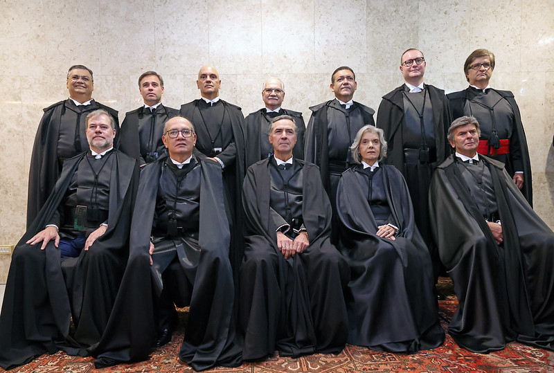 Ministros do STF em foto oficial