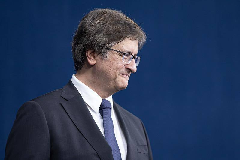 O procurador-geral da República, Paulo Gonet, afirmou nesta quarta (12), que a atuação da PGR “não se pauta por aplausos transitórios” e que o órgão não faz “denúncias precipitadas” contra investigados.