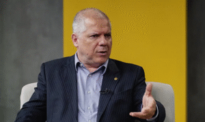 Ex-presidente do INSS, Alessandro Stefanutto, disse à CPMI que avisou PF e Polícia Civil sobre fraudes em aposentadorias meses antes do escândalo e não obteve retorno Foto: Agência Brasil