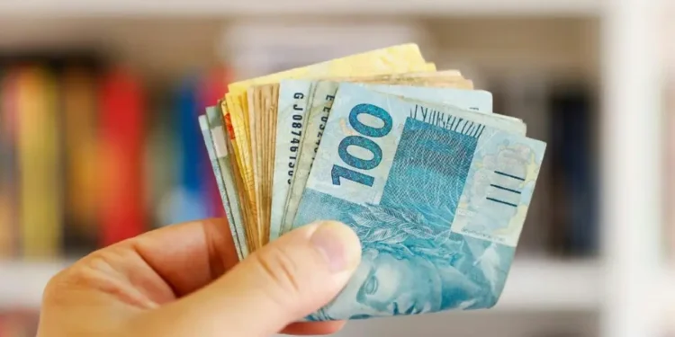 No fim de 2024, apenas 1,1 milhão de trabalhadores formais recebiam mais de 10 salários mínimos, menos de 3% dos 45,1 milhões. foto: divulgação