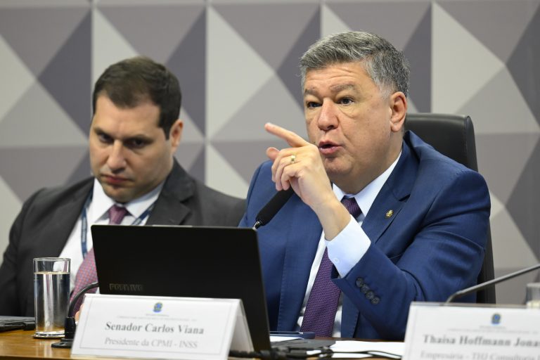 Viana cobra explicações da PF sobre troca de delegado em inquérito de fraudes no INSS