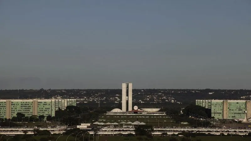 Após a derrota da MP nas transações financeiras, o governo Lula enfrentou um impasse na LDO de 2026 e tenta adiar votações enquanto busca alternativas para tapar o rombo fiscal