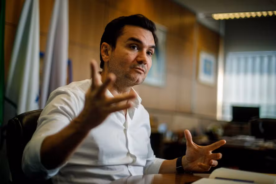 O União Brasil adiou para o dia 24 de novembro a reunião do Conselho de Ética que vai decidir sobre a possível expulsão do ministro do Turismo, Celso Sabino, do partido.