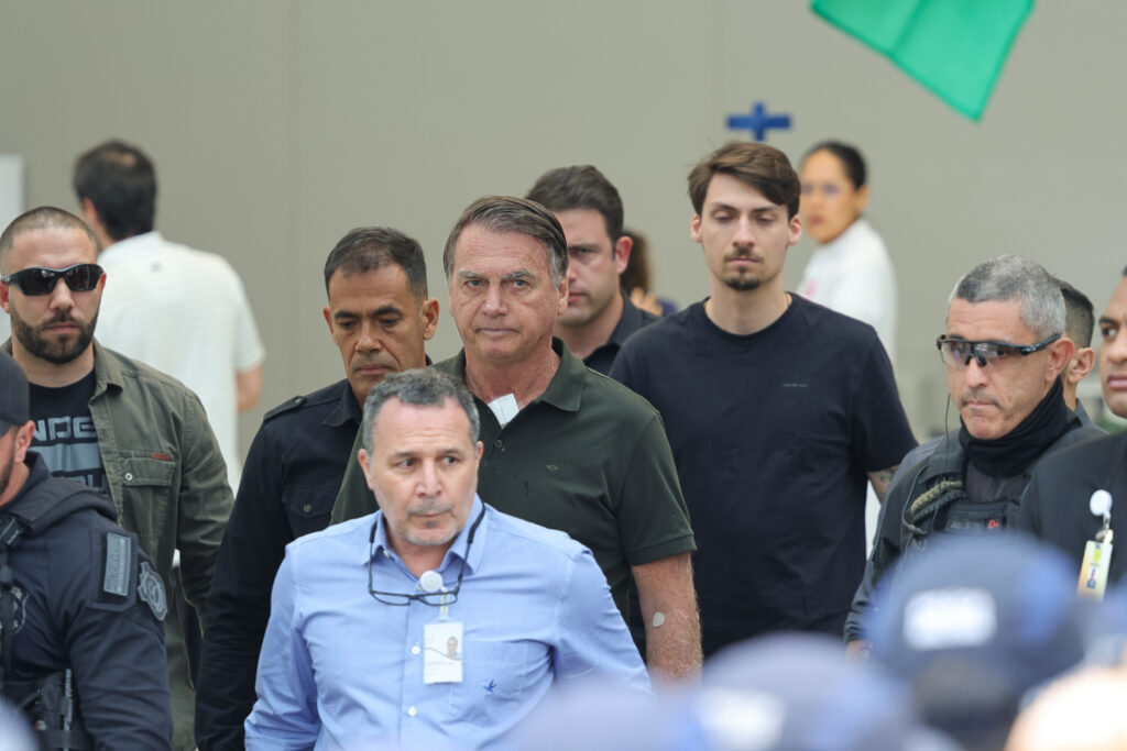Renan diz que ex-presidente está “muito mal” e teve crises de soluço durante toda a noite anterior