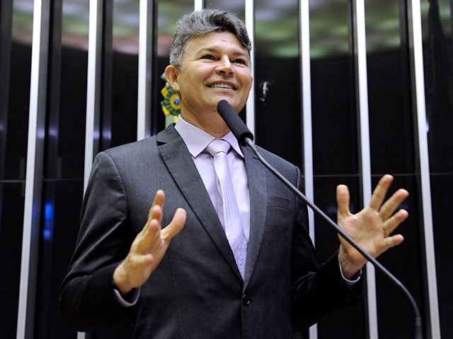 O deputado federal José Medeiros (PL-MT) afirmou que há uma “bancada do crime organizado” atuando de forma velada no Congresso Nacional e pediu à Procuradoria-Geral da República (PGR) que investigue a possível influência de facções criminosas sobre parlamentares.
