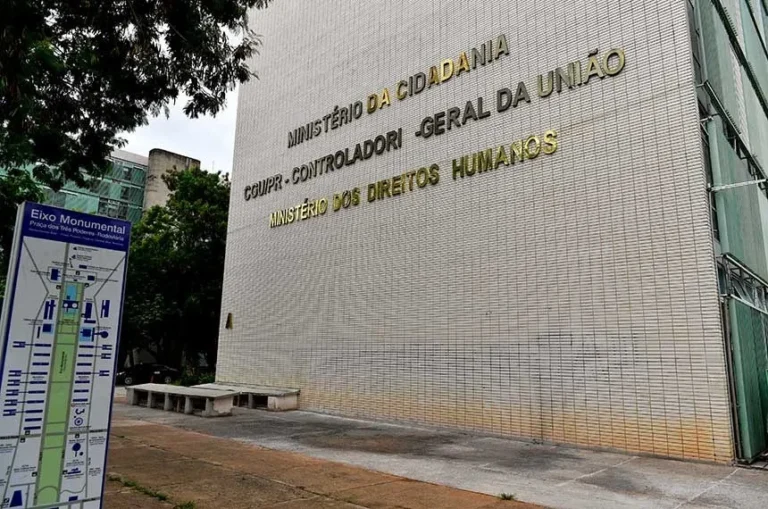 Explosão em ministério na Esplanada deixa feridos