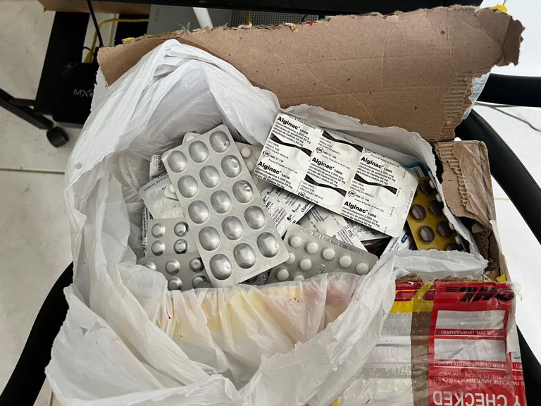 A Polícia Federal deflagrou na manhã desta terça (11), a Operação Tarja Preta, voltada a desarticular um esquema internacional de envio ilegal de medicamentos controlados do Brasil para os Estados Unidos.