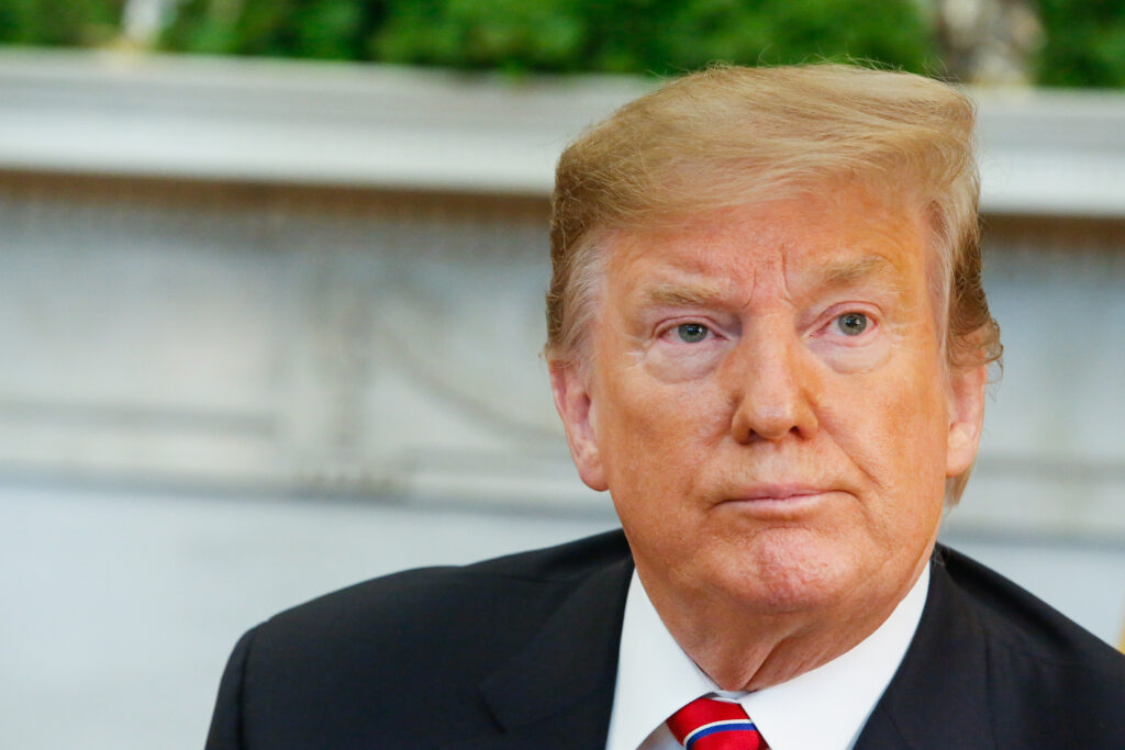 O governo dos Estados Unidos confirmou, nesta segundA (10), a realização de novos bombardeios contra embarcações suspeitas de envolvimento com o narcotráfico no Oceano Pacífico, em uma área próxima à América Latina.