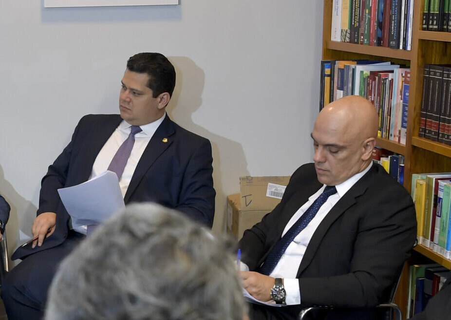 Em nota, Alcolumbre afirmou reafirmou o compromisso do Congresso Nacional em buscar soluções legislativas “para proteger a vida dos brasileiros”.