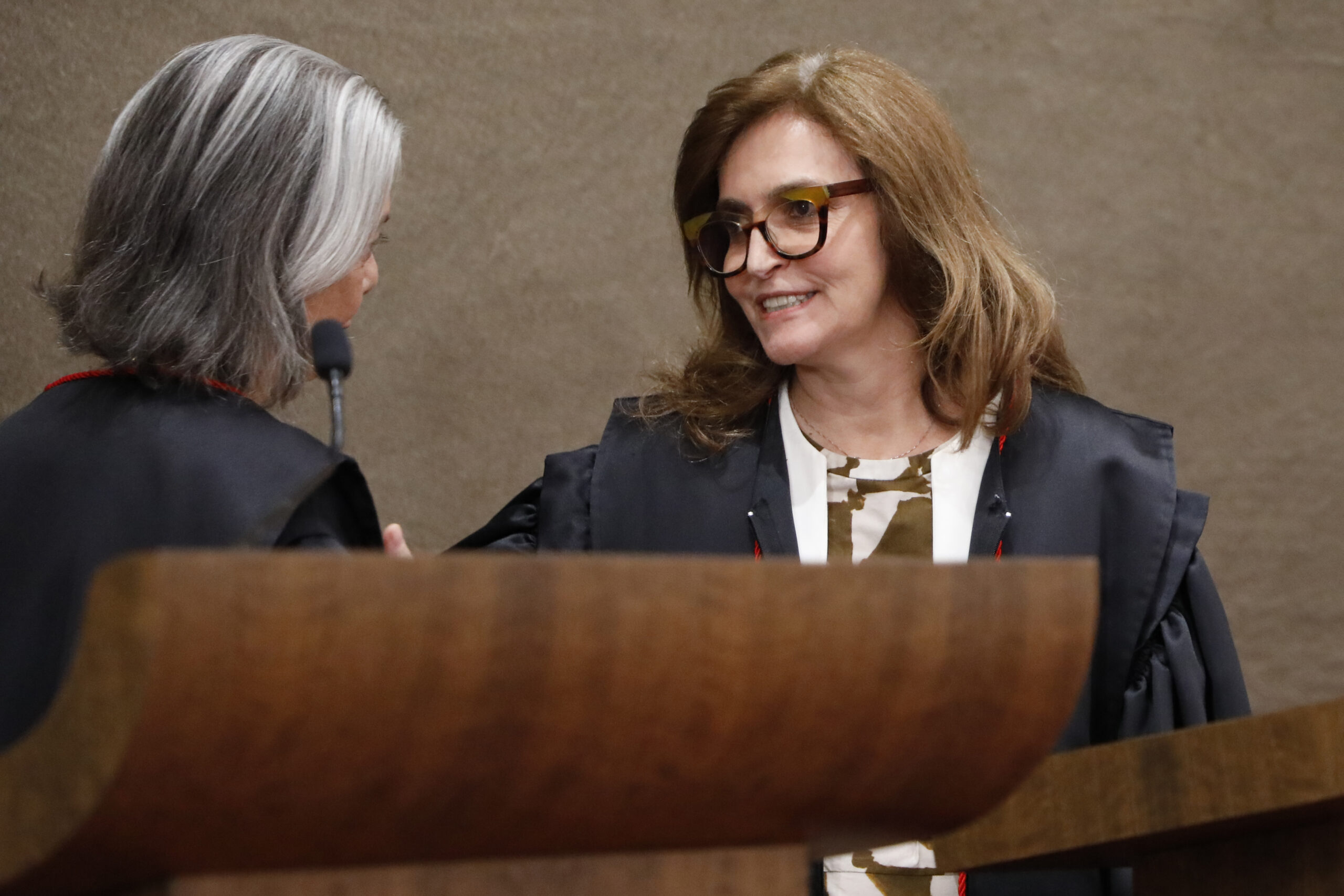 Relatora de processos que pediam a cassação e inelegibilidade dos governadores Cláudio Castro (RJ) e Antonio Denarium (RR)
