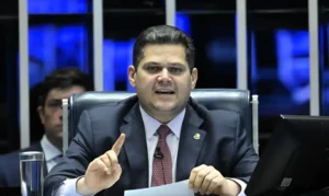 Dirigentes da Amapá Previdência indicados por Alcolumbre aprovaram aporte no Banco Master mesmo após alertas sobre risco de solvência.