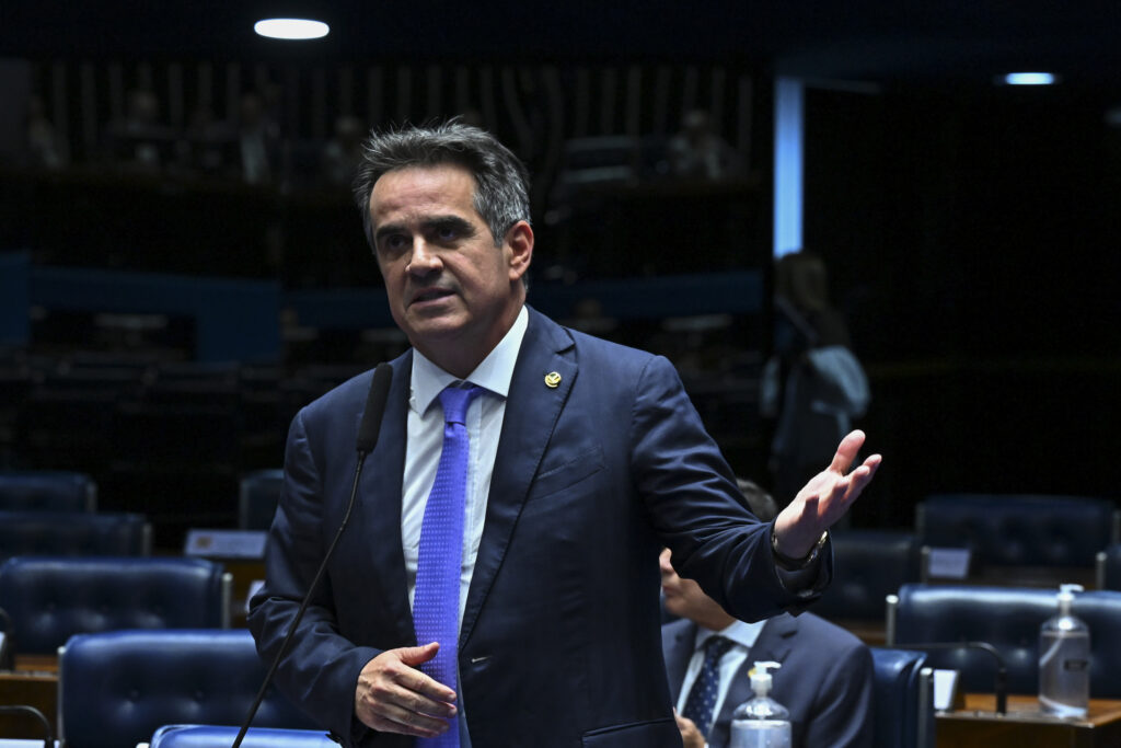 Nogueira responsabilizou Cid por estimular "o que havia de pior através de vassalagem" no entorno do então chefe do Executivo.