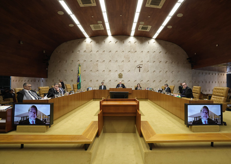 Senadores da oposição reuniram, em apenas um dia, as assinaturas necessárias para acelerar a tramitação do projeto que revoga trechos da Lei do Estado Democrático de Direito, legislação usada pelo ministro Alexandre de Moraes