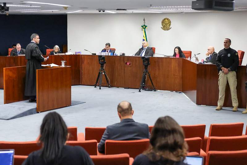 A Primeira Turma do Supremo Tribunal Federal (STF) encerrou nesta terça (11), o primeiro dia do julgamento de dez réus apontados pela Procuradoria-Geral da República (PGR) como integrantes do chamado Núcleo 3 da suposta trama golpista investigada após o fim do governo do ex-presidente Jair Bolsonaro.