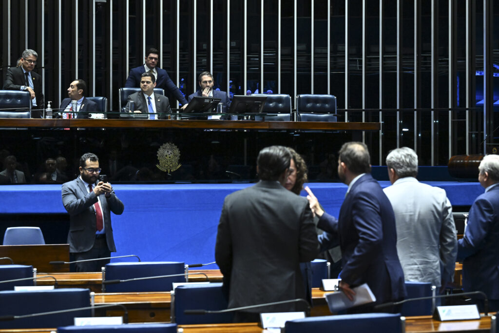 Senado aprova projeto que retoma parte da MP do IOF, com impacto de R$ 25 bilhões e novas regras no IR