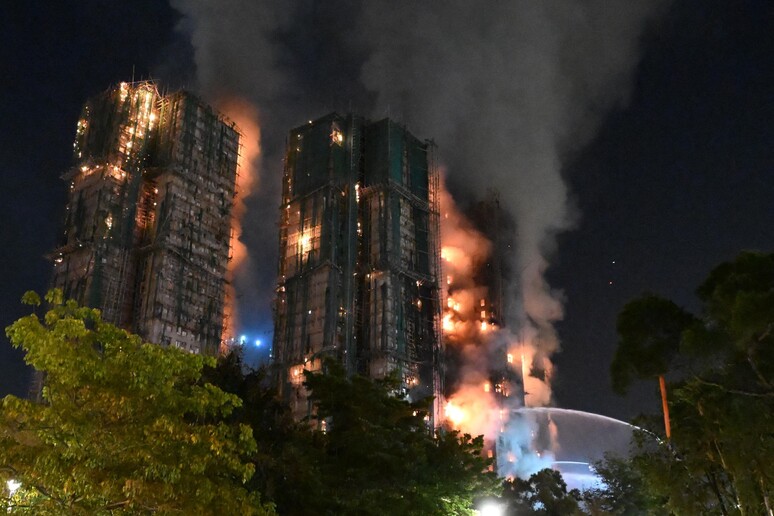 Hong Kong enfrenta o pior incêndio em 30 anosfoto: Reuters