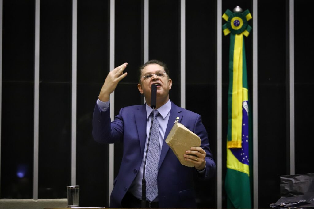 Sóstenes classificou a ideia como "absurda"