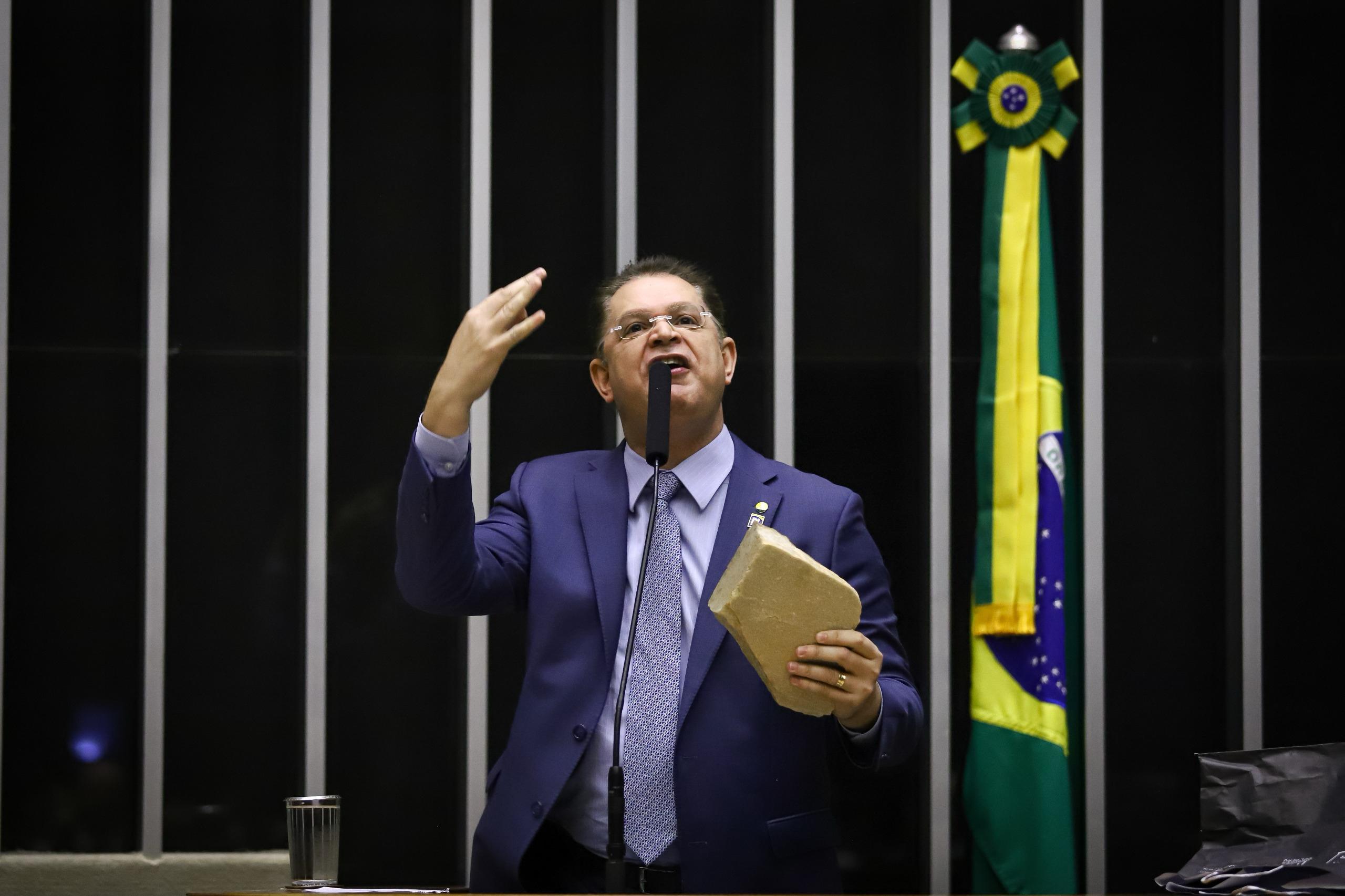 Sóstenes classificou a ideia como "absurda"
