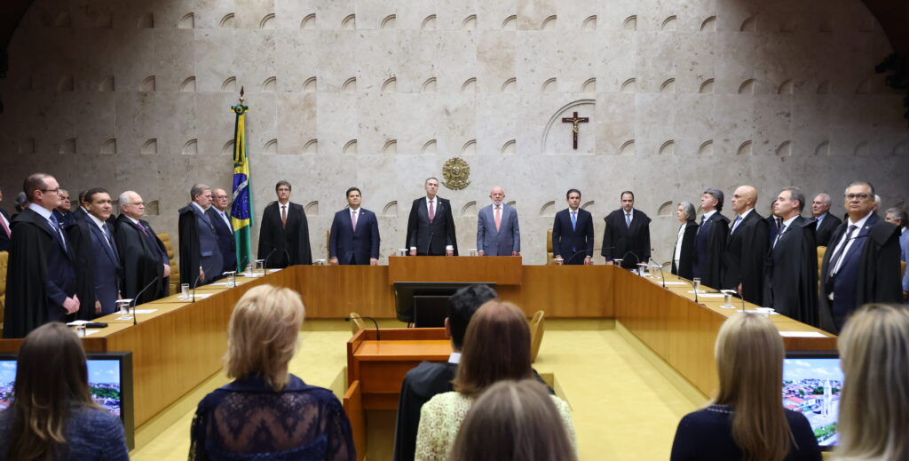 STF rejeita recursos de Bolsonaro e mantém condenações do 8 de janeiro; Moraes amplia atuação sobre segurança do Rio.