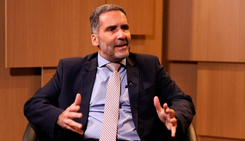 O secretário nacional de Segurança Pública, Mário Sarrubbo, criticou o parecer do deputado Guilherme Derrite (PP-SP), relator da proposta, afirmando que o texto “banaliza o terrorismo” e “desestabiliza o sistema penal brasileiro”.