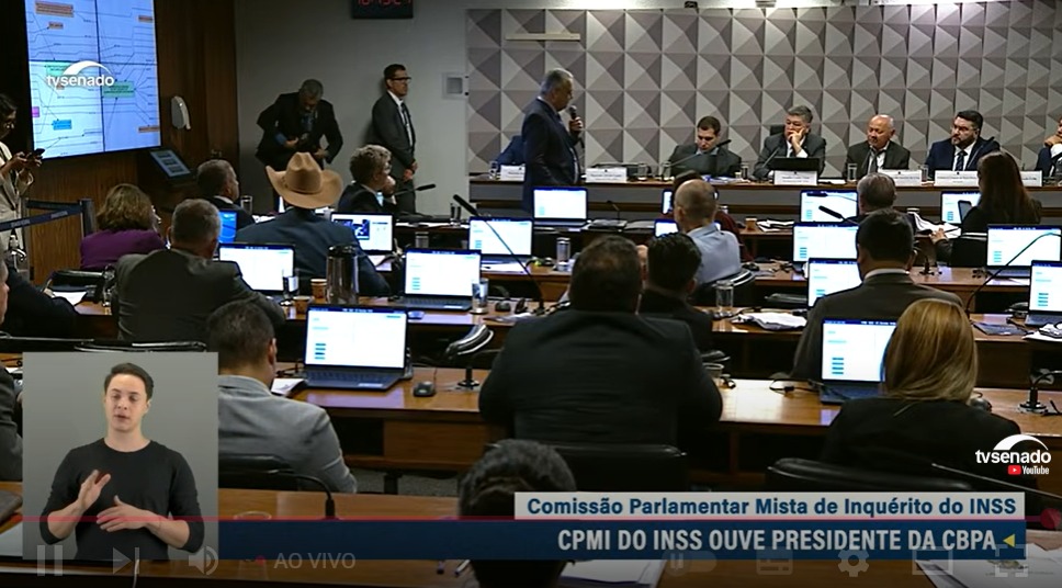 Sessão da CPMI do INSS expõe suspeitas contra Abraão Lincoln, presidente da CBPA, acusado de liderar um esquema milionário de descontos ilegais em benefícios, incluindo aposentados falecidos Foto: TV SENADO
