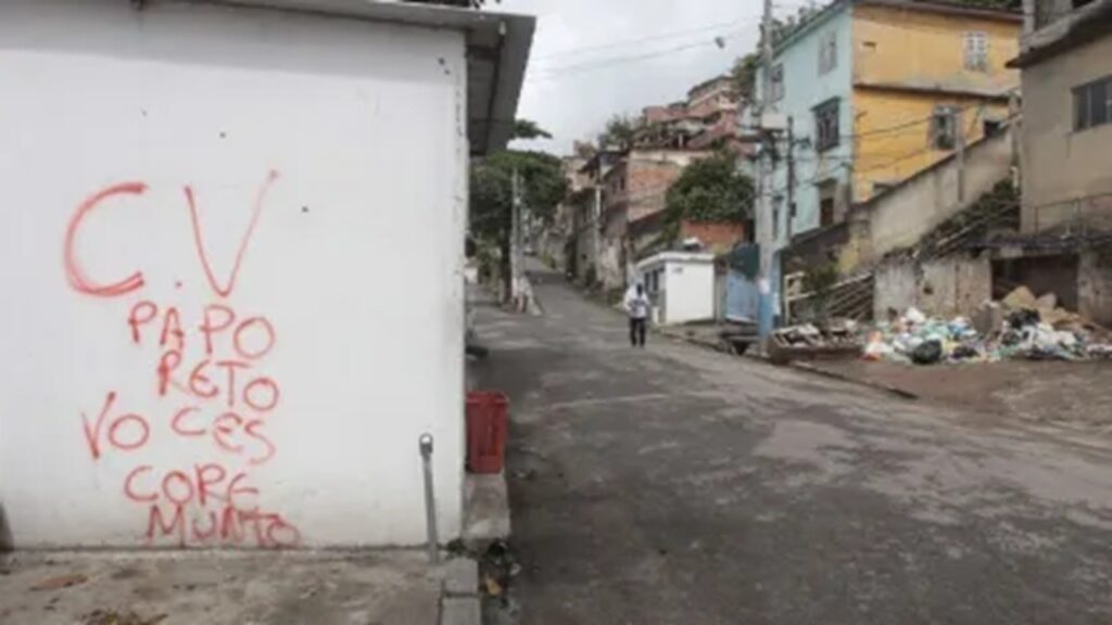 Levantamento do Datafolha revelou que cerca de 4,9 milhões de pessoas no Rio vivem em regiões dominadas por facções criminosas foto: reprodução