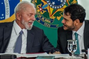 Presidente Lula e o advogado-geral da União, Jorge Messias. Foto: Rafa Neddermeyer/ Agência Brasil
