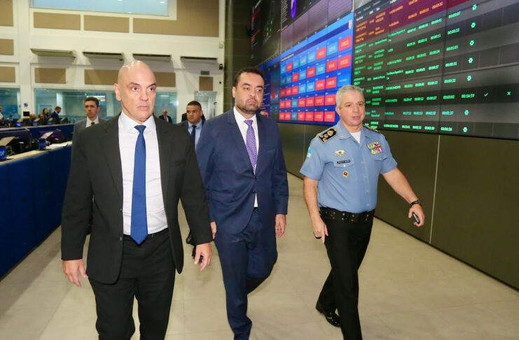 Mais cedo, Castro recebeu Moraes e outras autoridades na Sala de Inteligência do Centro Integrado de Comando e Controle (CICC)