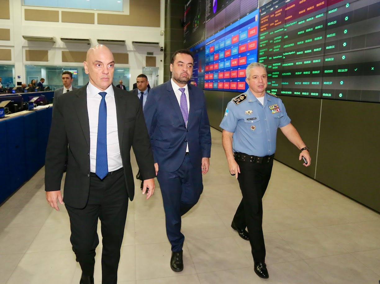 Mais cedo, Castro recebeu Moraes e outras autoridades na Sala de Inteligência do Centro Integrado de Comando e Controle (CICC)