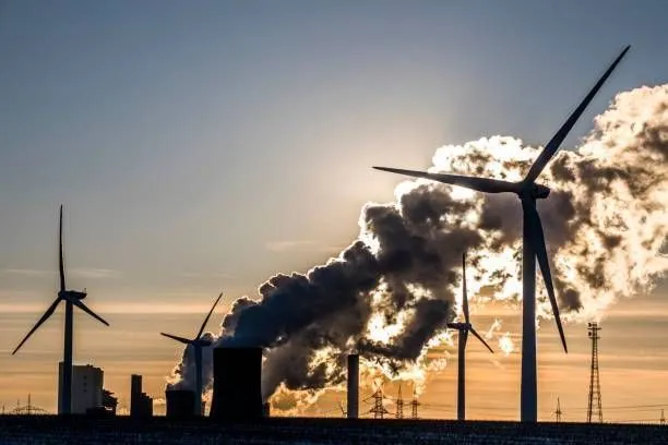 Motta ressaltou que a Casa tem buscado harmonizar políticas públicas com a inovação tecnológica, especialmente em áreas estratégicas como geração solar, eólica e infraestrutura de transmissão. 