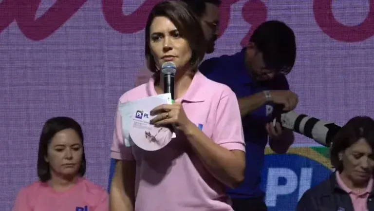 “Nunca foi para tirar o PT”, diz Michelle ao retomar críticas a Ciro Gomes