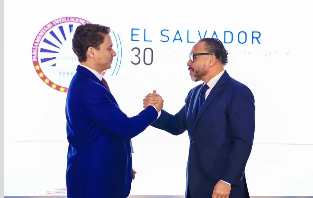 Nikolas viaja a El Salvador e se reúne com autoridades