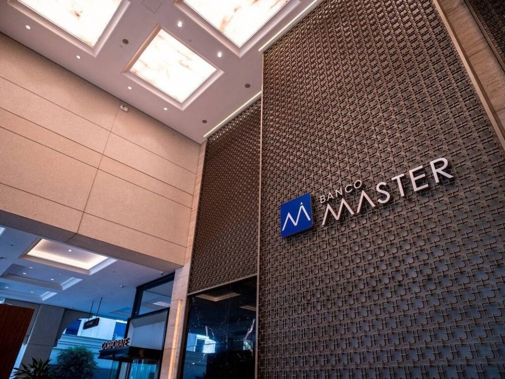 Auditorias identificaram desde 2019 falta de documentos e inconsistências em fundos ligados ao Banco Master; relatórios embasaram alertas ao mercado e a reguladores