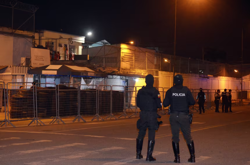 “Em represália, Lobos asfixiou membros da outra organização para evitar deixar marcas de violência em seus corpos”, afirmou Reimberg à Rádio Centro Equador.