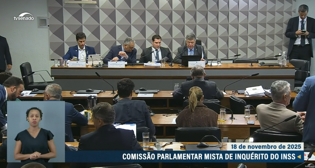 AO VIVO: CPMI do INSS ouve acusada de presidir associações de fachada