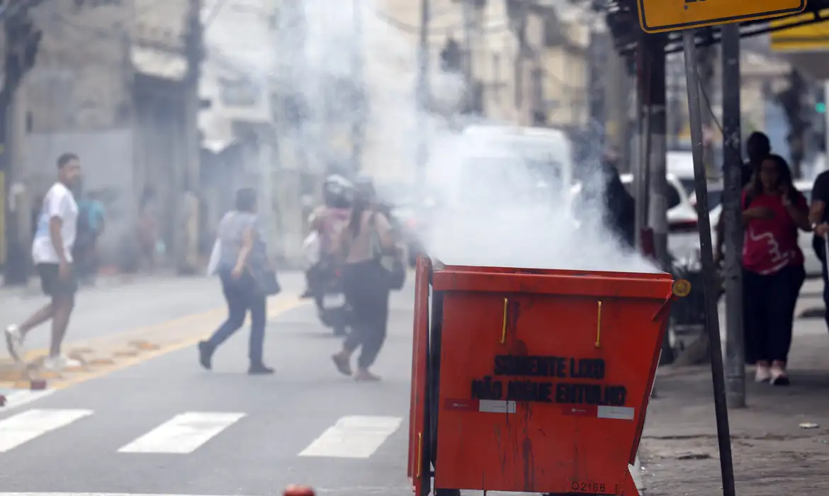 Levantamento do Datafolha revelou que cerca de 4,9 milhões de pessoas no Rio vivem em regiões dominadas por facções criminosas foto: Agência Brasil 