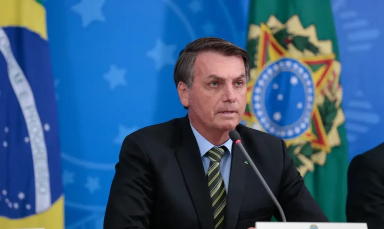 “Incompatível com a vida”: advogados pedem ao STF que Bolsonaro siga em casa
