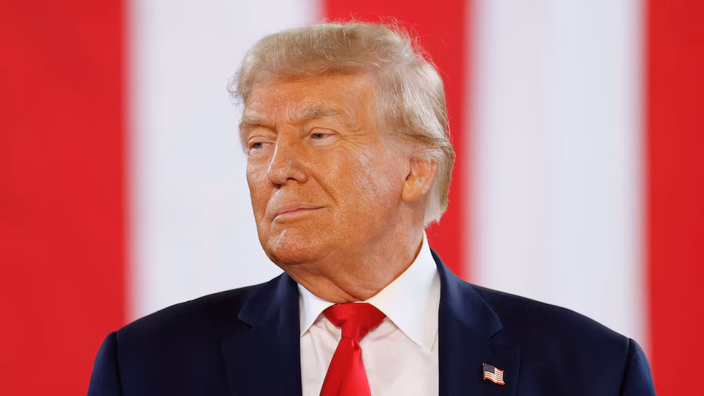 Trump - O Departamento de Segurança Interna dos Estados Unidos (DHS) anunciou nesta quinta-feira (27) a suspensão imediata de todos os processos de imigração relacionados a cidadãos afegãos