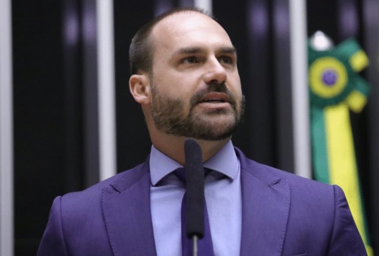 Urgente: PGR pede condenação de Eduardo Bolsonaro por coação em processo