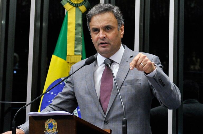 PSDB de SP lança Aécio ao Planalto após derretimento tucano