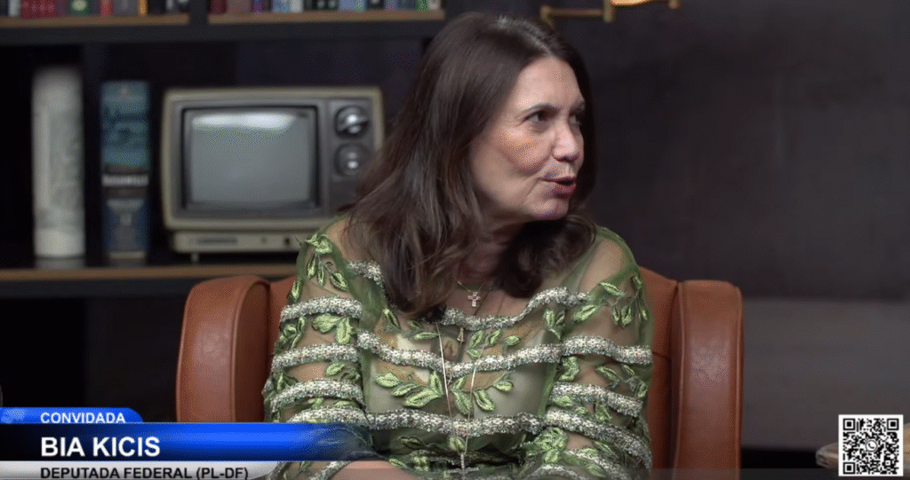 Kicis: Bolsonaro é alvo de perseguição porque pode derrotar Lula