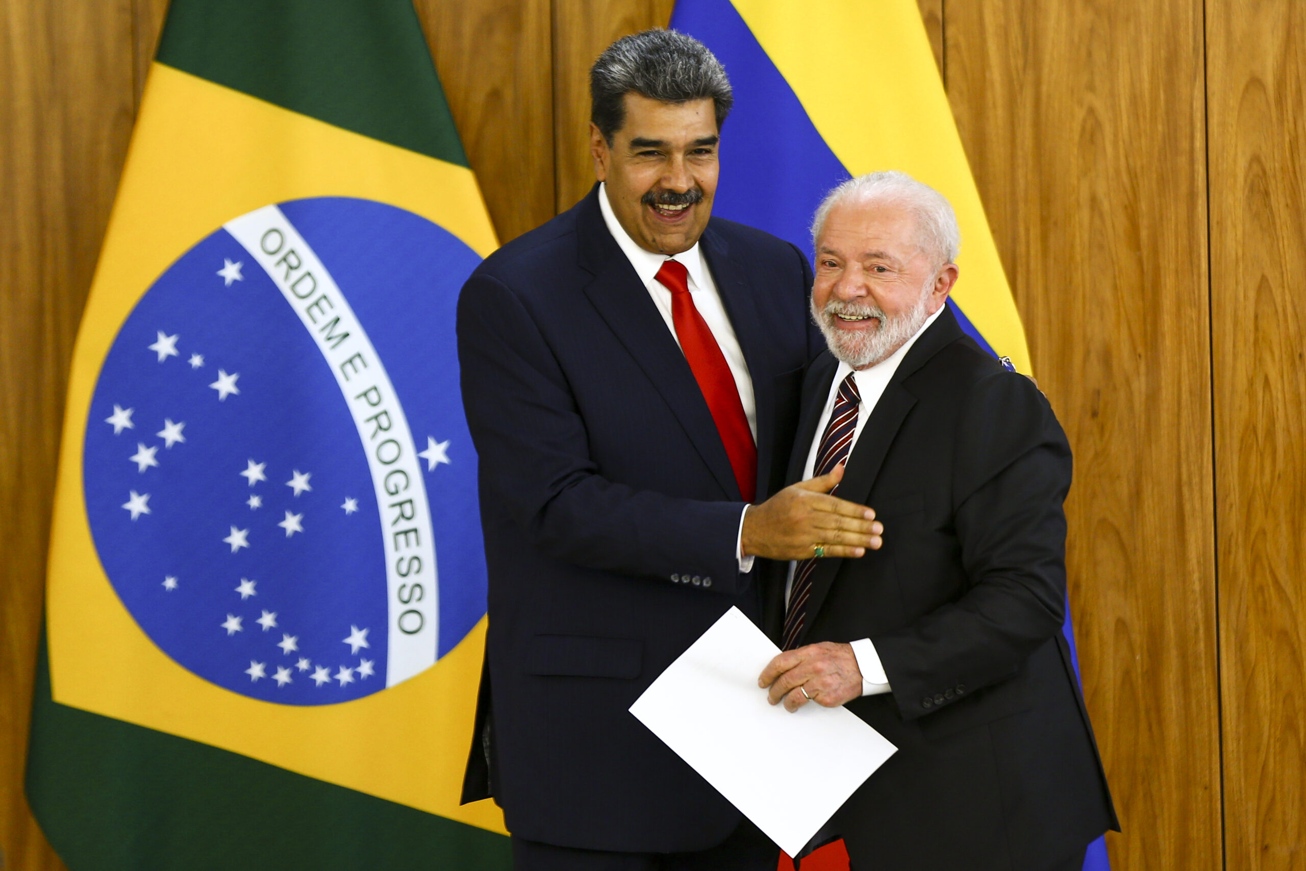 MST Lula divulga nota conjunta de governos de esquerda contra prisão de Maduro