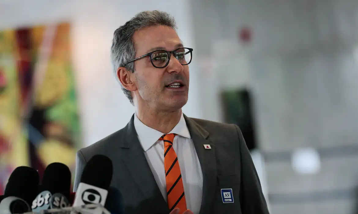 O governador de Minas Gerais e pré-candidato à Presidência, Romeu Zema (Novo), comentou nesta sexta-feira (5) a confirmação de Flávio Bolsonaro (PL) como candidato à Presidência