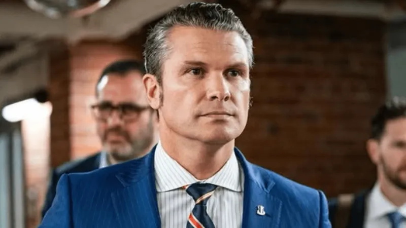 O secretário de Guerra dos Estados Unidos, Pete Hegseth, anunciou nesta quinta feira (13) o início da operação militar chamada Lança do Sul, iniciativa que, segundo ele, busca enfrentar grupos classificados como narcoterroristas e reforçar a proteção do território americano contra o tráfico de drogas.